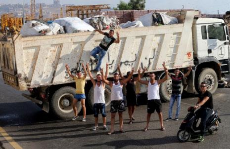 أزمة النفايات في يومها العاشر: انتفاضة برجا تحبط الحل المؤقت